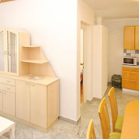 Appartamento In Mit Eigenem Balkon By Interhome Baška