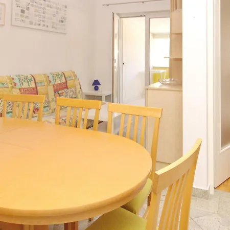 In Mit Eigenem Balkon By Interhome Lejlighed